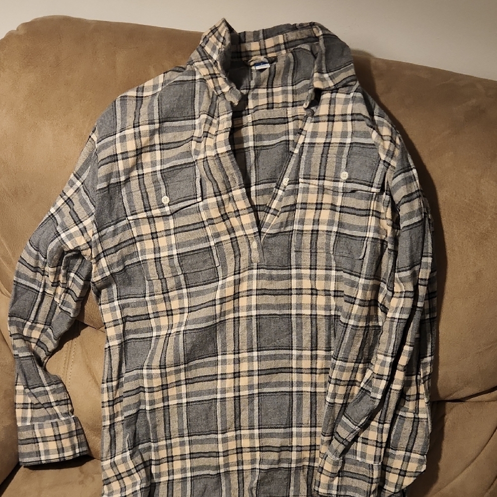 Women's Gray Plaid Shirt